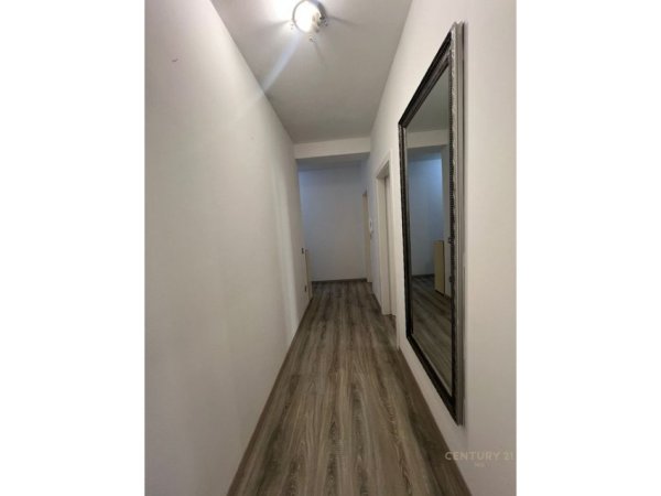 Tirane, jepet me qera apartament 2+1 Kati 5, 90 m² 550 € (Bar Artisti)