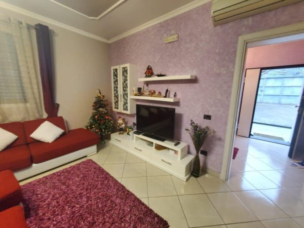 Tirane, shitet Vile 2+1 Kati 2, 486 m² 370.000 € (Sauk, rruga &quot;Zambaku&quot;)