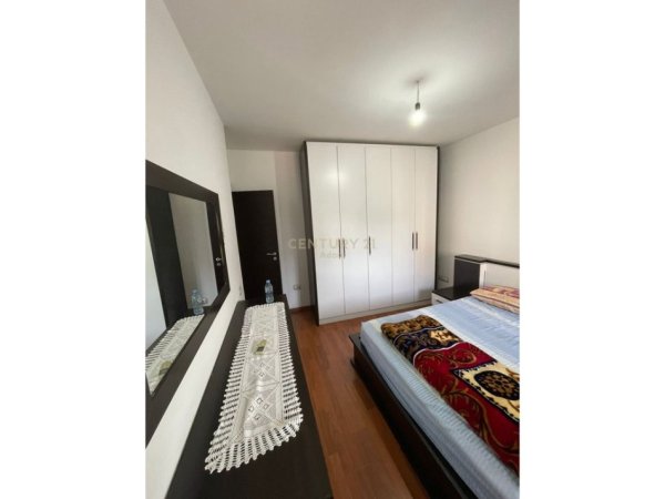 Tirane, jepet me qera apartament 1+1 Kati 4, 100 m² 450 € (Rruga Irfan Tomini)