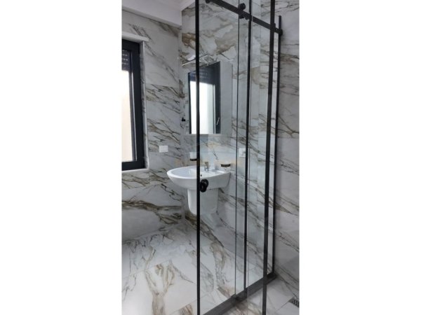 Tirane, jepet me qera apartament 2+1 Kati 9, 105 m² 1.250 € (Pazari i ri)