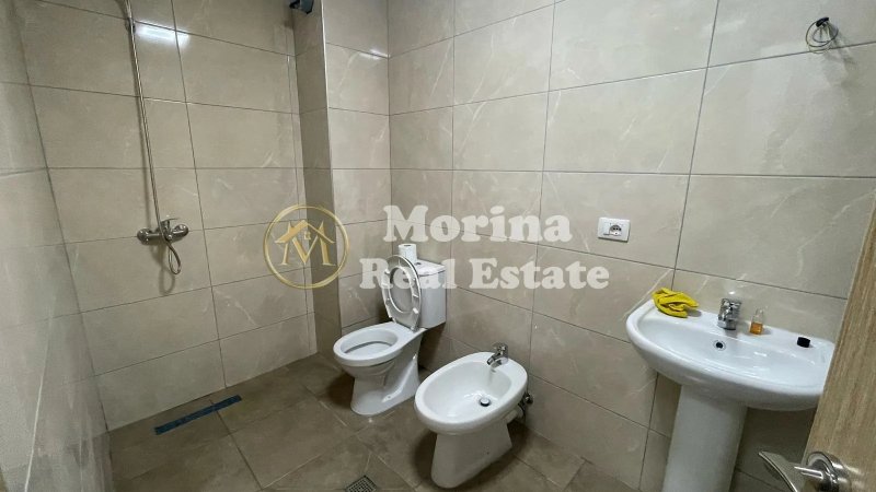 Tirane, jepet me qera apartament 3+1 Kati 3, 113 m² 600 € (Rruga 5 Maji)