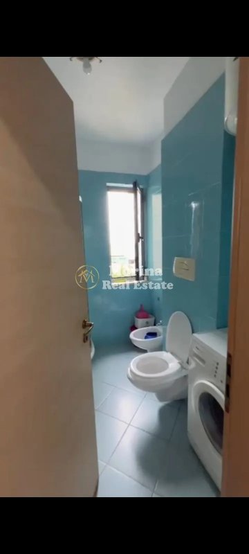 Tirane, jepet me qera apartament 1+1+Ballkon Kati 5, 65 m² 450 € (Rruga e Dibres- Rezidenca Tower Bridge 3)