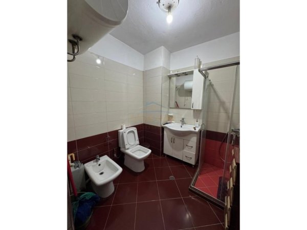 Shitet, Apartament 2+1 Laprake, Tiranë.