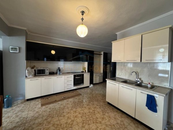 Shitet, Apartament 2+1 Laprake, Tiranë.