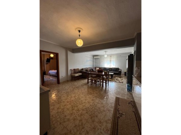 Shitet, Apartament 2+1 Laprake, Tiranë.