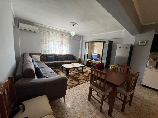 Shitet, Apartament 2+1 Laprake, Tiranë.