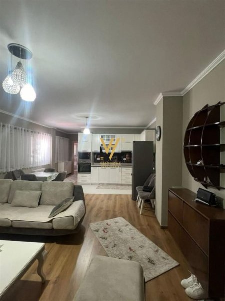 Tirane, jepet me qera apartament 2+1+Ballkon Kati 8, 105 m² 750 € (DON BOSKO)