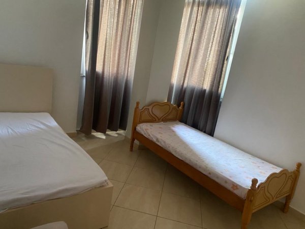 Tirane, jepet me qera apartament 2+1+Ballkon Kati 3, 115 m² 500 € (Fondacioni Eleonor)