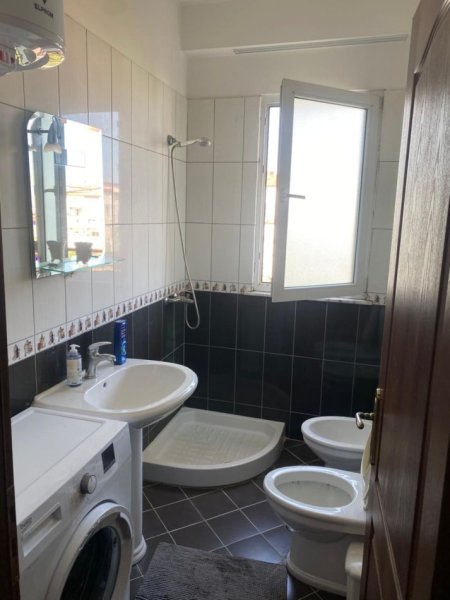 Tirane, jepet me qera apartament 2+1+Ballkon Kati 3, 115 m² 500 € (Fondacioni Eleonor)