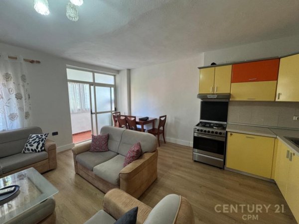 Tirane, jepet me qera apartament 1+1+Ballkon Kati 5, 80 m² 500 € 