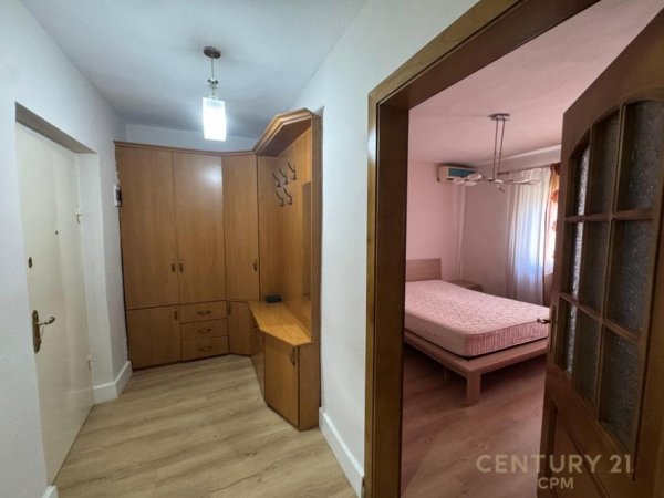 Tirane, jepet me qera apartament 1+1+Ballkon Kati 5, 80 m² 500 € 