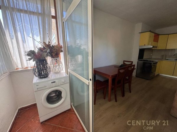 Tirane, jepet me qera apartament 1+1+Ballkon Kati 5, 80 m² 500 € 