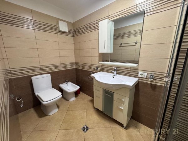 Tirane, jepet me qera apartament 1+1+Ballkon Kati 5, 80 m² 500 € 