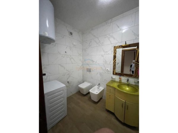 jepet me qera , 800 €