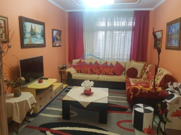 Shitet, Apartament 4+1+2, Gjimnazi Petro Nini Luarasi, Tirane.