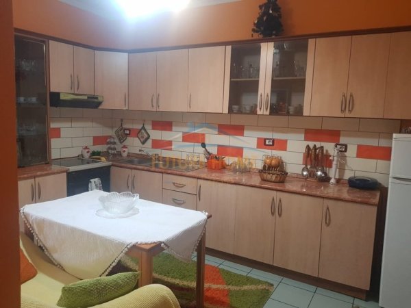 Shitet, Apartament 4+1+2, Gjimnazi Petro Nini Luarasi, Tirane.