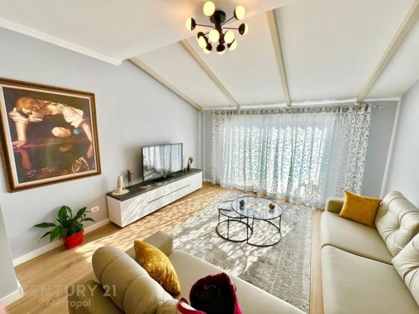 Tirane, jepet me qera apartament 2+1+Ballkon Kati 9, 100 m² 900 € (Rruga e Elbasanit)