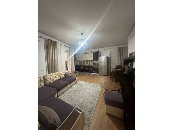 Tirane, jepet me qera apartament 2+1+Ballkon Kati 2, 100 m² 480 € (Njesia Bashkiake nr 12)