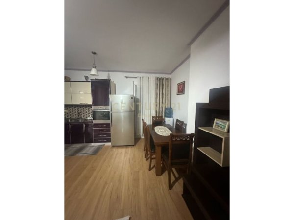 Tirane, jepet me qera apartament 2+1+Ballkon Kati 2, 100 m² 480 € (Njesia Bashkiake nr 12)