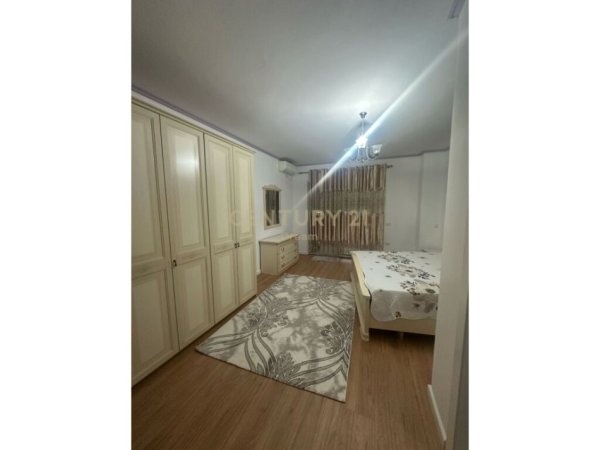 Tirane, jepet me qera apartament 2+1+Ballkon Kati 2, 100 m² 480 € (Njesia Bashkiake nr 12)
