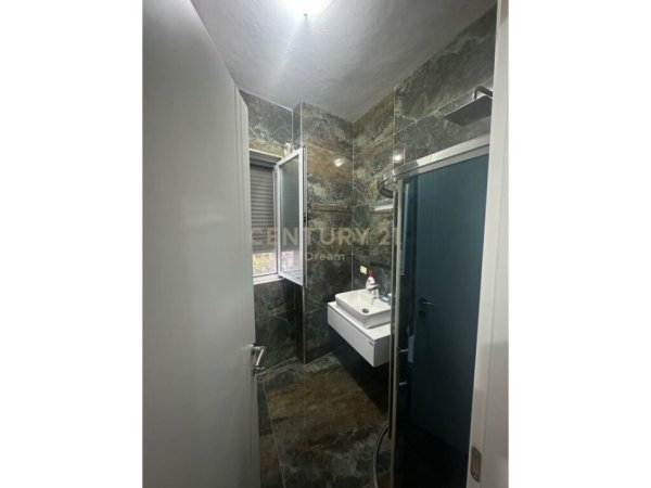 Tirane, jepet me qera apartament 2+1+Ballkon Kati 2, 100 m² 480 € (Njesia Bashkiake nr 12)