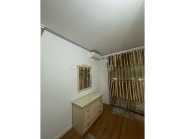 Tirane, jepet me qera apartament 2+1+Ballkon Kati 2, 100 m² 480 € (Njesia Bashkiake nr 12)