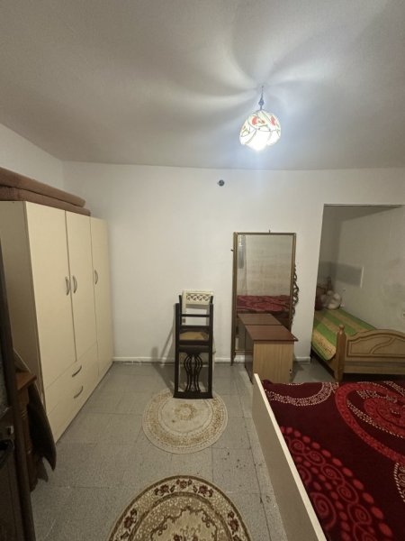 Tirane, jepet me qera shtepi 1+1 Kati 1, 55 m² 250 € (Rruga Jordan Misja , Bar Alesio)