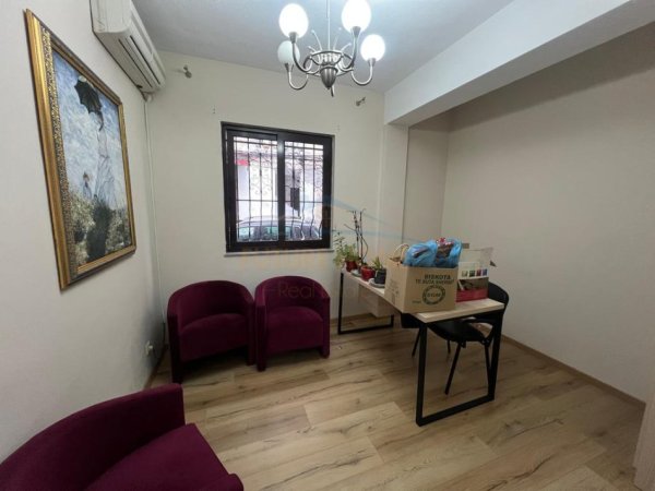 Tirane, jepet me qera 2 Katshe Kati 1, 1.200 € 