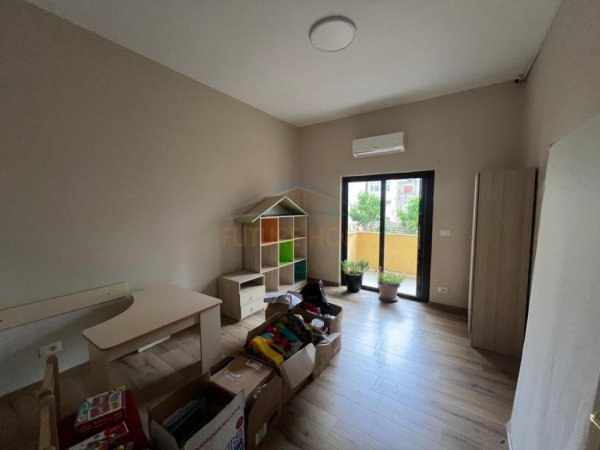 Tirane, jepet me qera 2 Katshe Kati 1, 1.200 € 