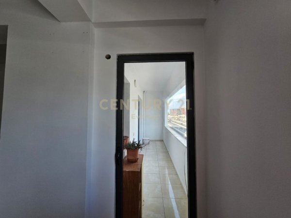 Tirane, jepet me qera apartament 2+1 Kati 3, 94 m² 400 € (Rr.Teodor Keko)