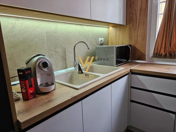 Tirane, jap me qera apartament 1+1+Ballkon Kati 1, 70 m² 600 € (RRUGA E KAVAJES)