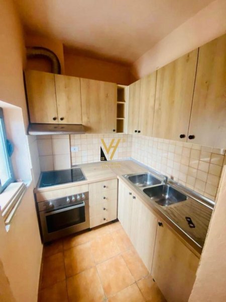 Tirane, jepet me qera apartament 2+1+Ballkon Kati 9, 90 m² 650 € (KOMUNA E PARISIT)