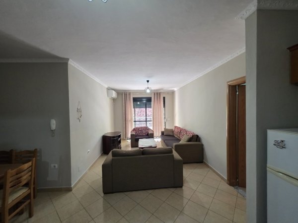 Tirane, jepet me qera apartament 3+1+Ballkon , 120 m² (Rruga 5 Maji)