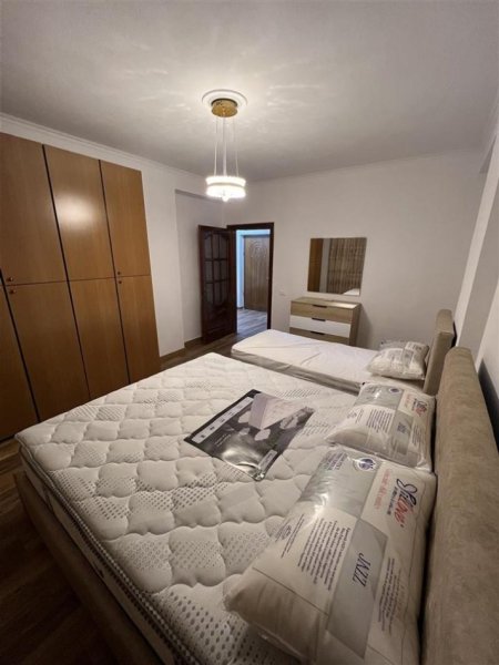 Tirane, jepet me qera apartament 1+1+Ballkon Kati 1, 68 m² 570 € (Ministria e Jashtme)