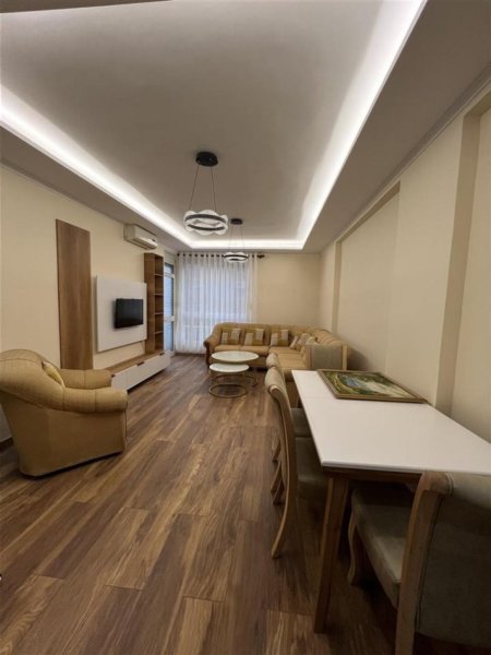 Tirane, jepet me qera apartament 1+1+Ballkon Kati 1, 68 m² 570 € (Ministria e Jashtme)