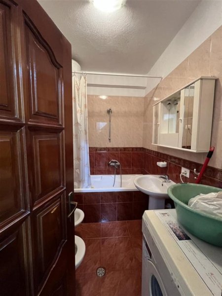 Tirane, jepet me qera apartament 1+1+Ballkon Kati 1, 68 m² 570 € (Ministria e Jashtme)