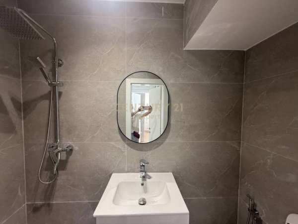 Tirane, jepet me qera apartament 1+1+Ballkon Kati 5, 35 m² 450 € 