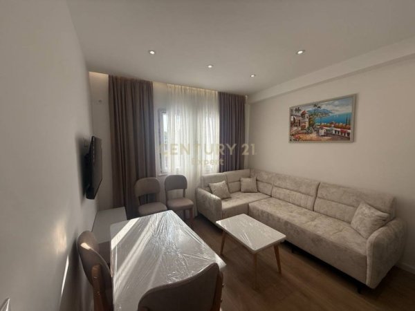 Tirane, jepet me qera apartament 1+1+Ballkon Kati 5, 35 m² 450 € 