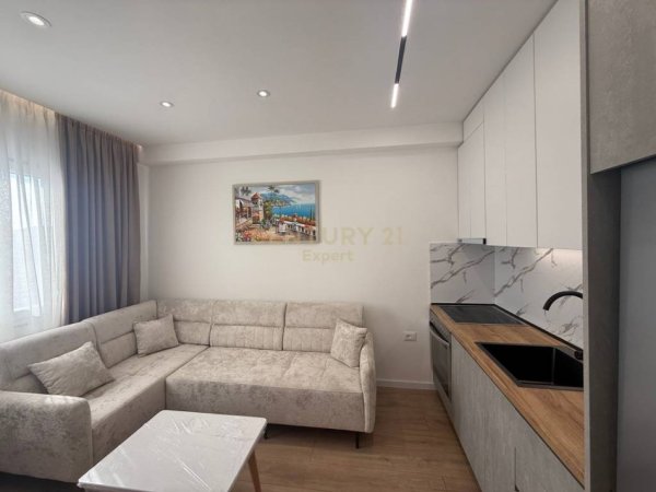 Tirane, jepet me qera apartament 1+1+Ballkon Kati 5, 35 m² 450 € 