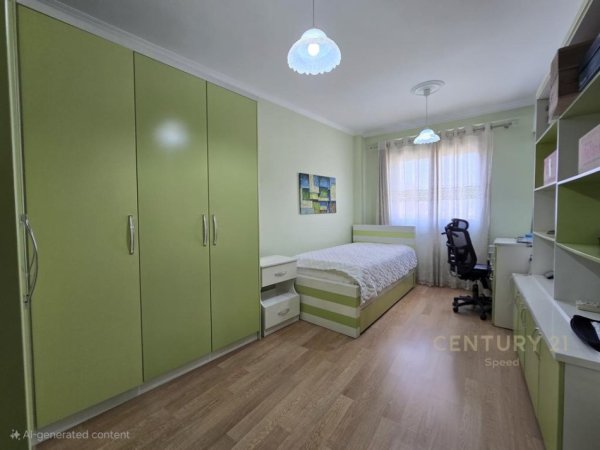 Tirane, jepet me qera apartament 2+1+Ballkon Kati 4, 98 m² 580 € 