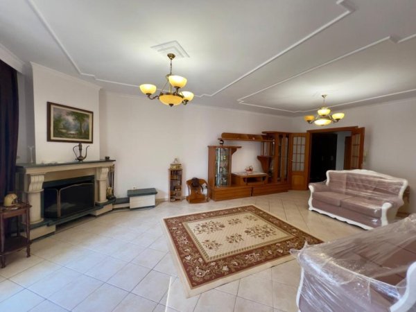 Tirane, jepet me qera apartament 2+1 Kati 4, 146 m² 800 € 