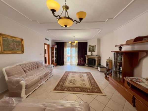 Tirane, jepet me qera apartament 2+1 Kati 4, 146 m² 800 € 