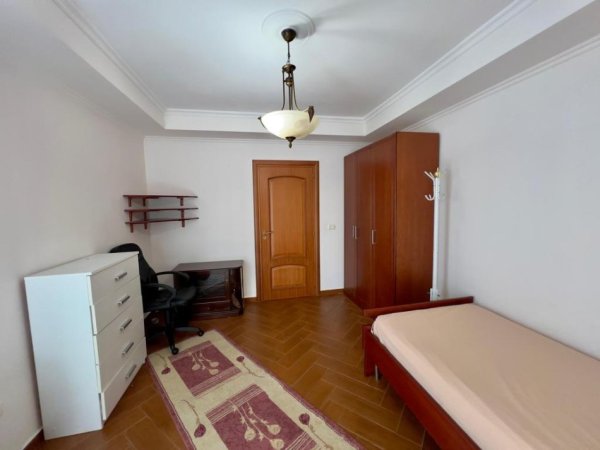Tirane, jepet me qera apartament 2+1 Kati 4, 146 m² 800 € 