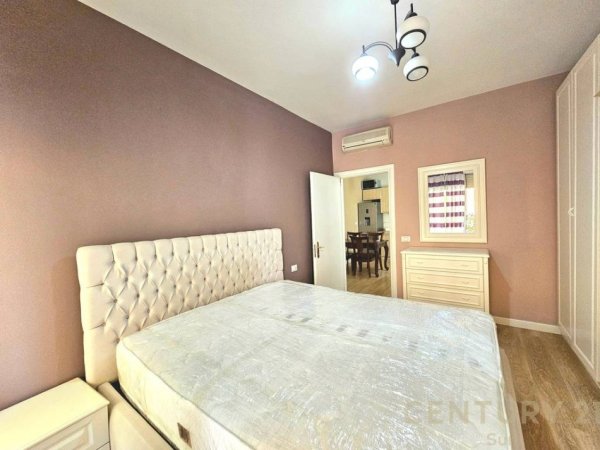 Tirane, jepet me qera apartament 1+1 , 600 € 