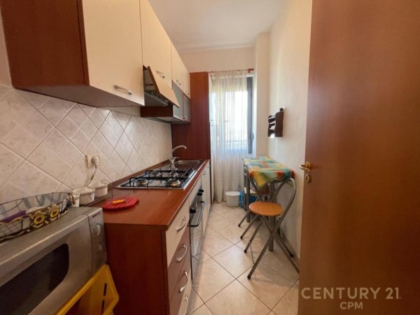 Tirane, jepet me qera apartament 2+1+Ballkon Kati 4, 103 m² 750 € 