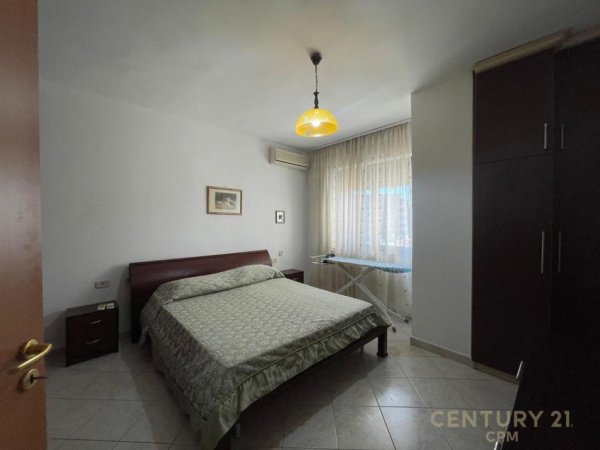 Tirane, jepet me qera apartament 2+1+Ballkon Kati 4, 103 m² 750 € 