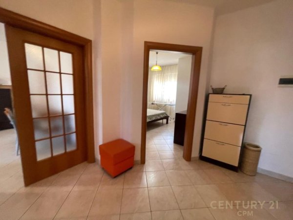 Tirane, jepet me qera apartament 2+1+Ballkon Kati 4, 103 m² 750 € 