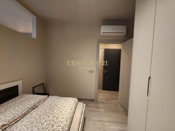 Tirane, jepet me qera apartament 1+1 Kati 2, 102 m² 650 € 