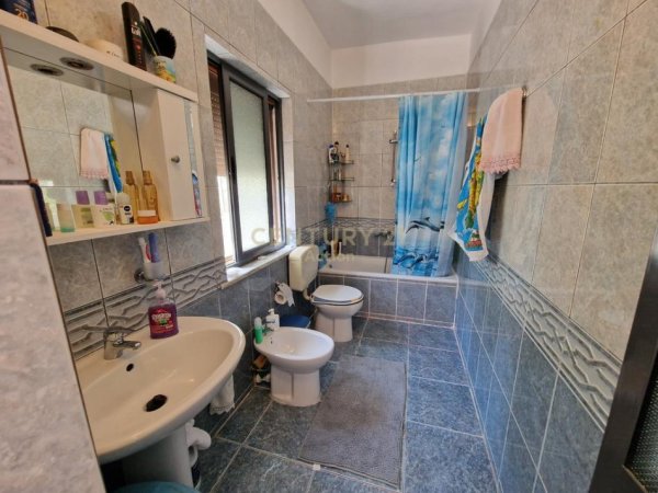Tirane, jepet me qera apartament 1+1 Kati 1, 87 m² 400 € (Ali Visha)