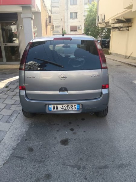 Tirane, shitet makine OPEL MERIVA Nafte, manuale 2.200 € i diskutueshem